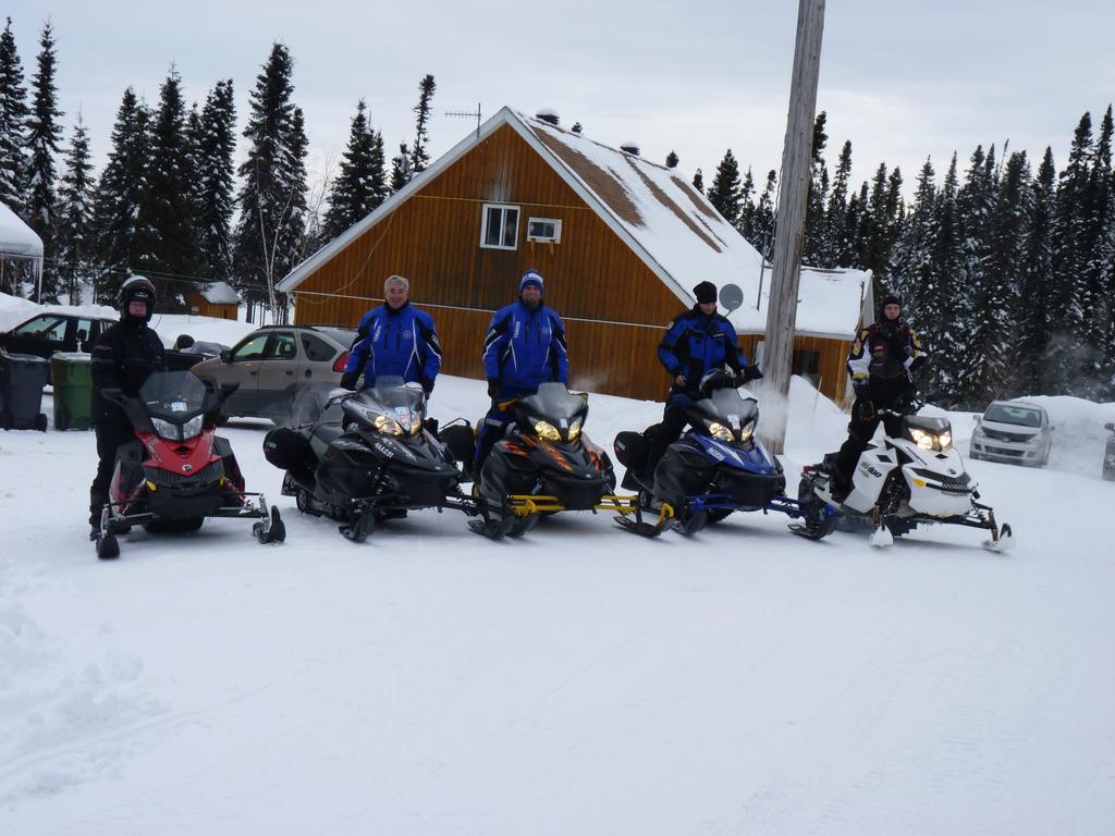 Bed and Breakfast Gite De La Riviere Chibougamau Exterior foto