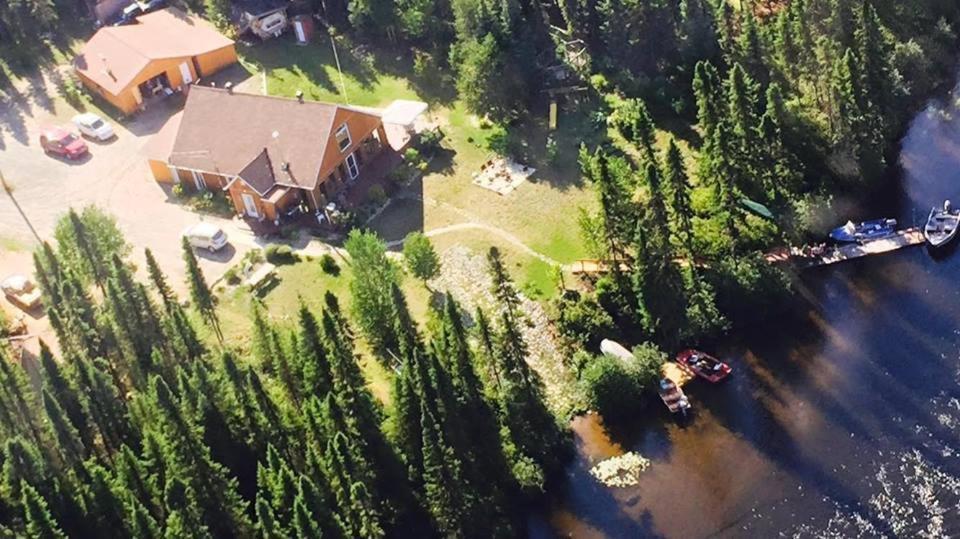 Bed and Breakfast Gite De La Riviere Chibougamau Exterior foto
